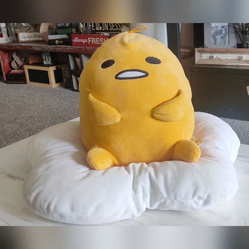 GUDETAMA SITTING POSE